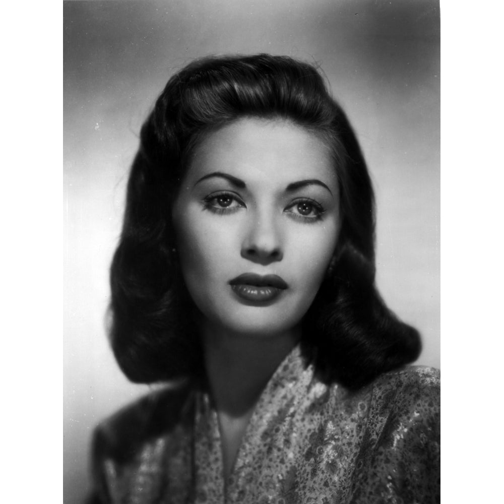 A portrait of Yvonne de Carlo Photo Print Image 1