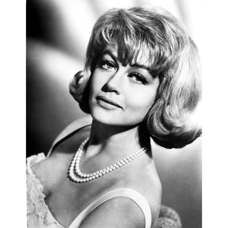 Dorothy Malone on a Pearl Necklace Leaning and posed Photo Print Image 1