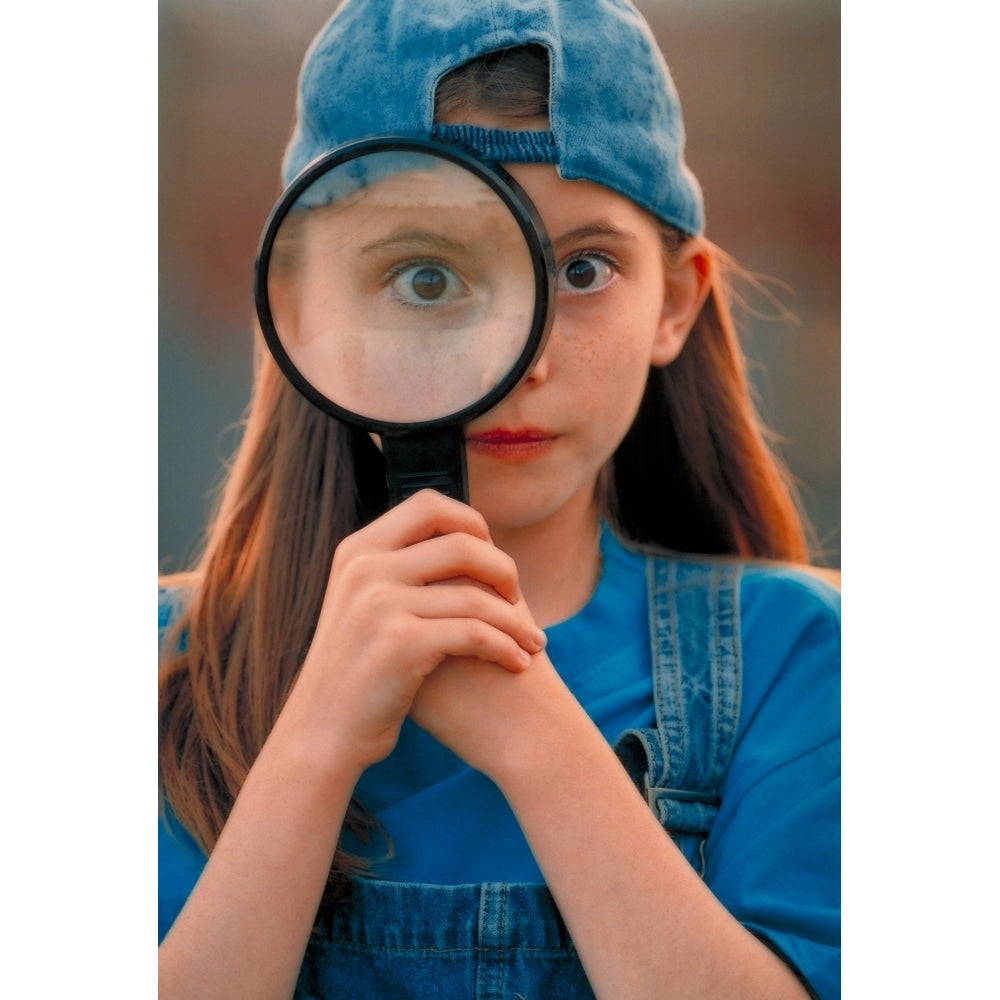 Fv0711 Darwin Wiggett; Little Girl Holding Up Magnifying Glass To Her Eye Poster Print Image 2