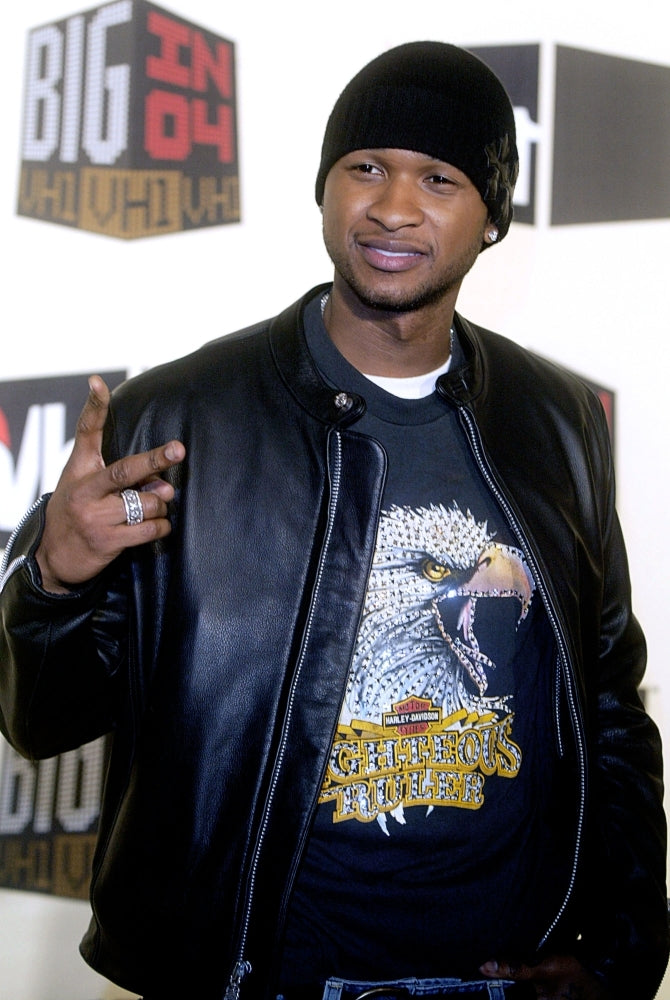 Usher At The Vh1 Big In 04 Vh1 Music Awards Los Angeles Ca December 1 2004. (Photo J. Emilio FloresEverett Image 1