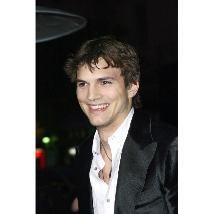 Ashton Kutcher At Arrivals For Guess Who Premiere GraumanS Chinese Theatre Los Angeles Ca Sunday March 13 2005. Image 1