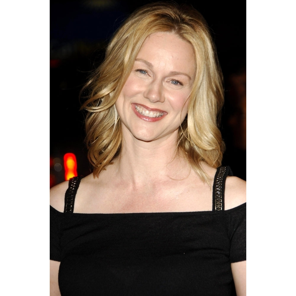 Laura Linney At Arrivals For Man Of The Year Premiere GraumanS Chinese Theatre Los Angeles Ca October 04 2006. Image 2