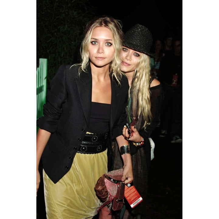 Mary-Kate Olsen Ashley Olsen In Attendance For Hampton Social Concert With James Taylor Ross Institute East Hampton Image 1