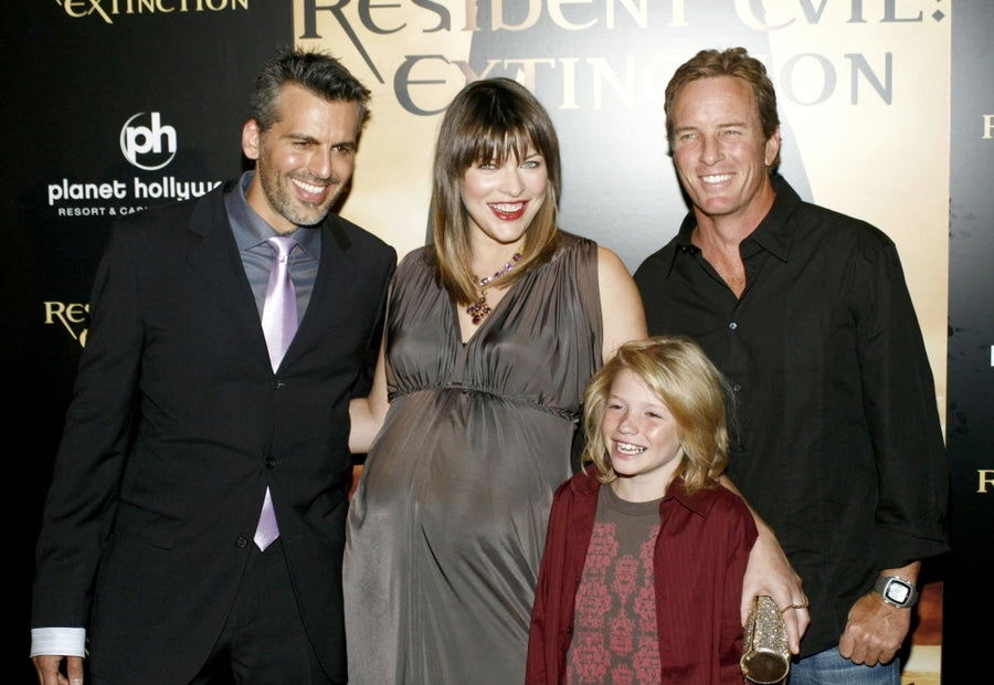 Oded Fehr Milla Jovovich Connor Mccoy Linden Ashby At Arrivals For Resident Evil Extinction Premiere Planet Image 1