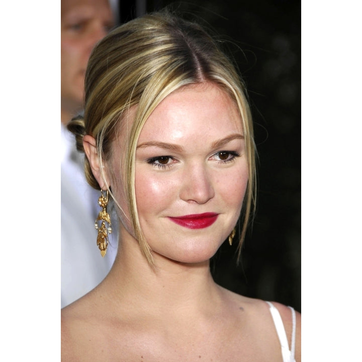 Julia Stiles At Arrivals For The Bourne Ultimatum Premiere Arclight Cinerama Dome Los Angeles Ca July 25 2007. Image 1