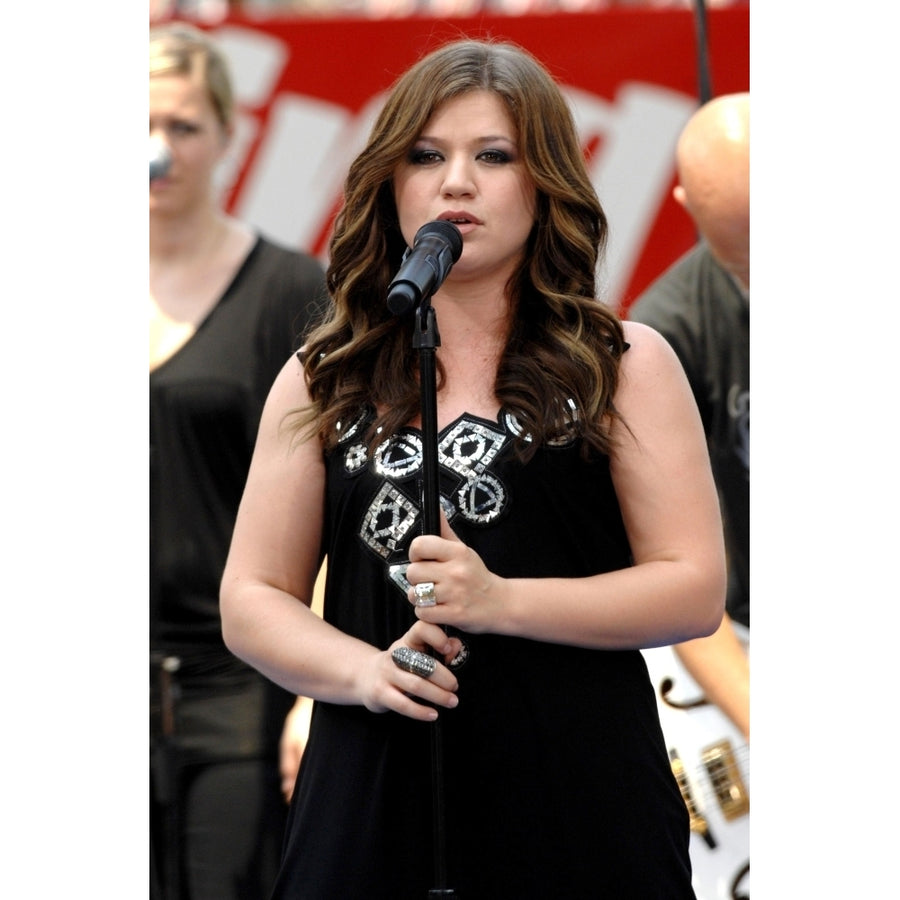 Kelly Clarkson On Stage For Cbs The Early Show Presents Kelly Clarkson In Concert Gm Plaza York Ny June 26 Image 1