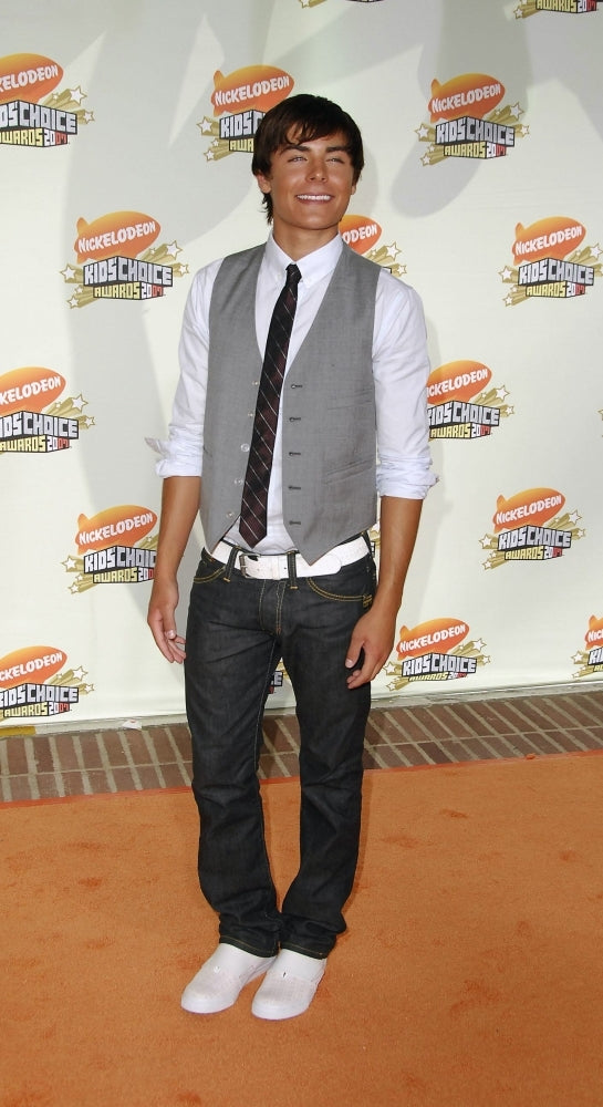 Zac Efron At Arrivals For 2007 NickelodeonS Kids Choice Awards Ucla Pauley Pavilion Los Angeles Ca March 31 2007. Image 1