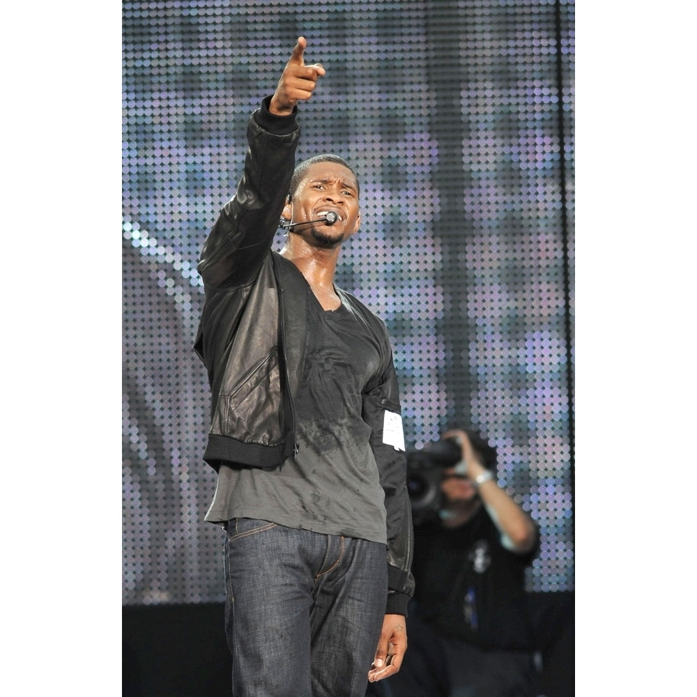 Usher On Stage For 2008 Nfl Kickoff Concert Columbia Circle York Ny September 04 2008. Photo By Kristin Image 2