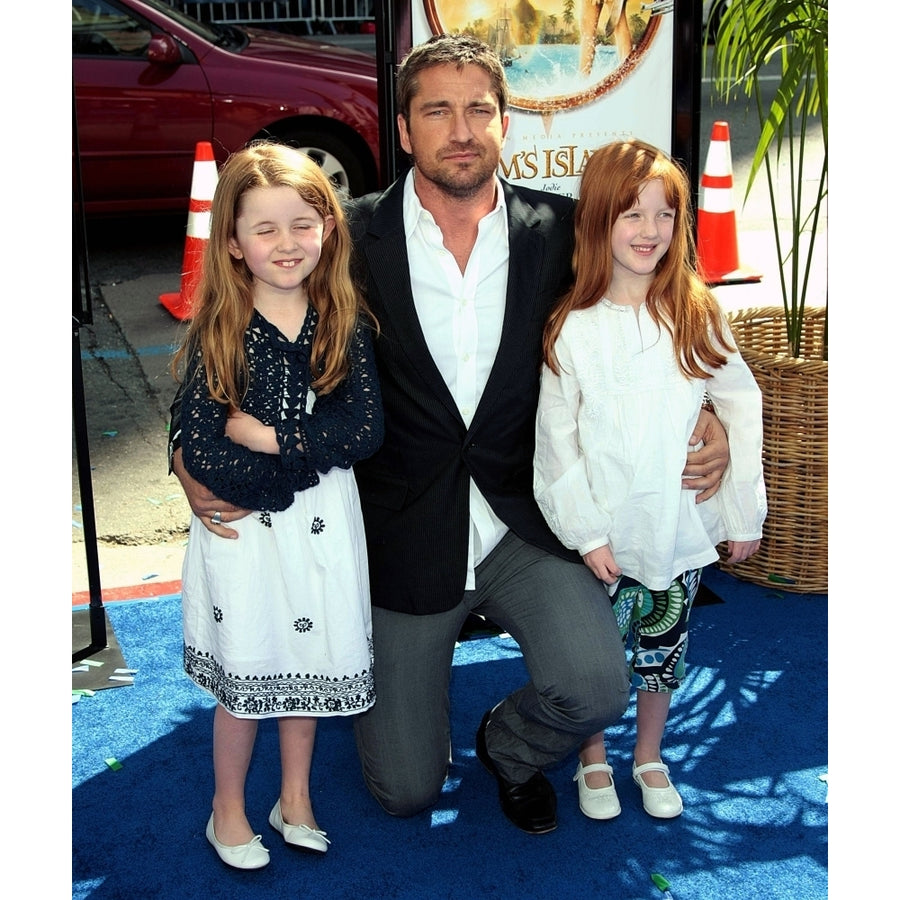 Gerard Butler At Arrivals For NimS Island Premiere GraumanS Chinese Theatre Los Angeles Ca March 30 2008. Photo Image 1