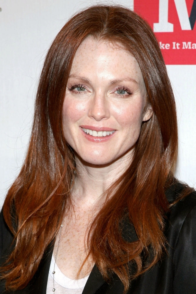 Julianne Moore In Attendance For ReaderS DigestS Make It Matter Day In Support Of Literacy And Education Image 1