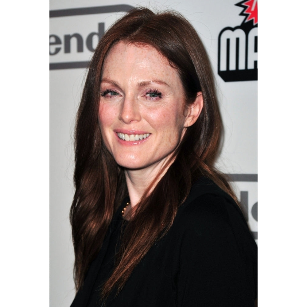 Julianne Moore In-Store Appearance Super Mario Bros. Video Game Launch Wii Celebrates 25Th Anniversary Image 2