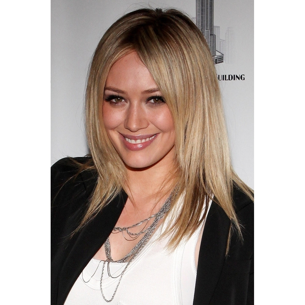 Hilary Duff Public Appearance To Light Empire State Building Commemorating 24Th Annual Aids Walk York Image 2