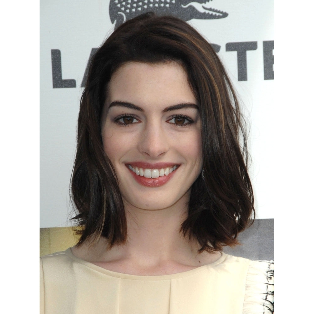 Anne Hathaway At Arrivals For Film IndependentS 2009 Spirit Awards On The Beach Santa Monica Ca 2212009. Photo By Image 2