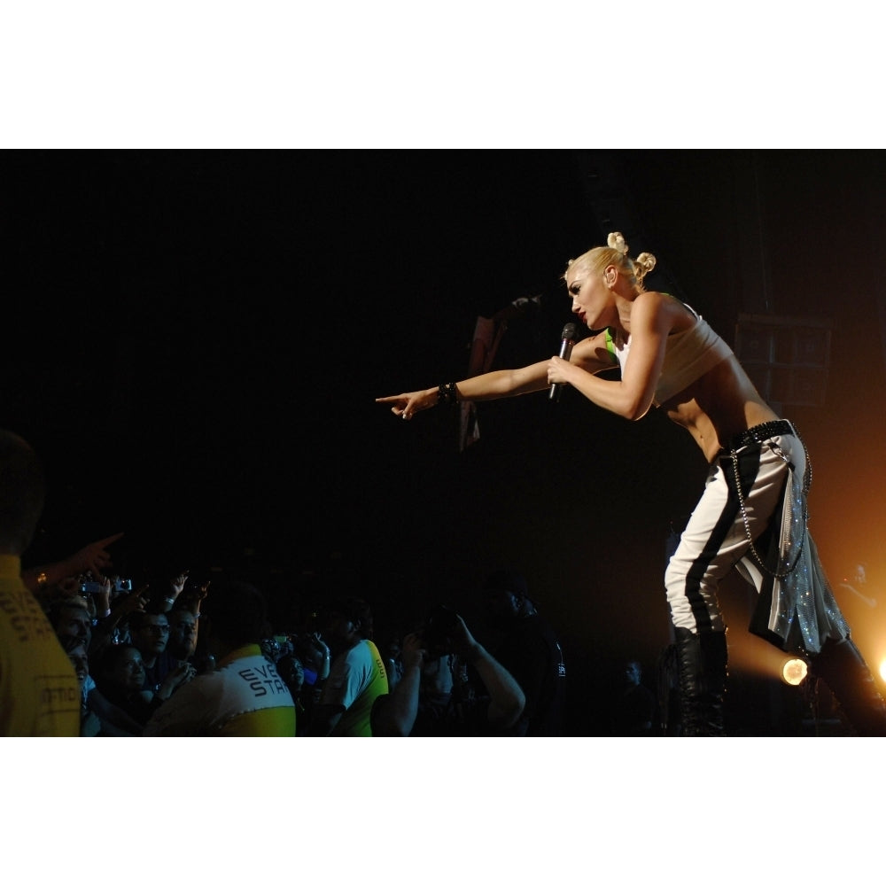 Gwen Stefani On Stage For No Doubt In Concert Gibson Amphitheatre Universal City Ca July 22 2009. Photo By Michael Image 2