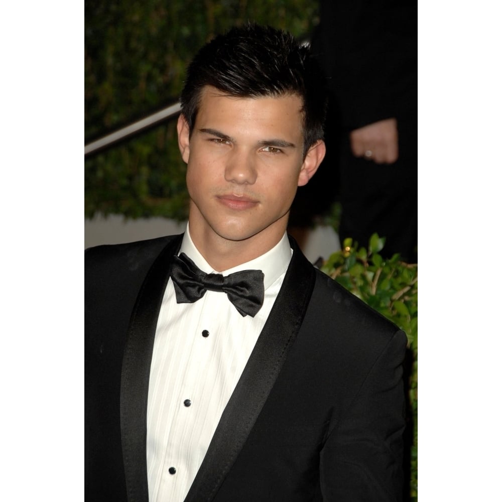 Taylor Lautner At Arrivals For Vanity Fair Oscar Party Sunset Tower Hotel Los Angeles Ca March 7 2010. Photo By Dee Image 1