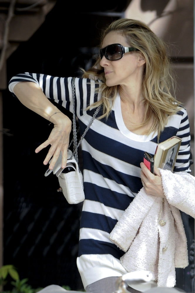 Sarah Jessica Parker Leaves Her West Village Home Out And About For Celebrity Candids - Tuesday York Ny May 11 Image 1