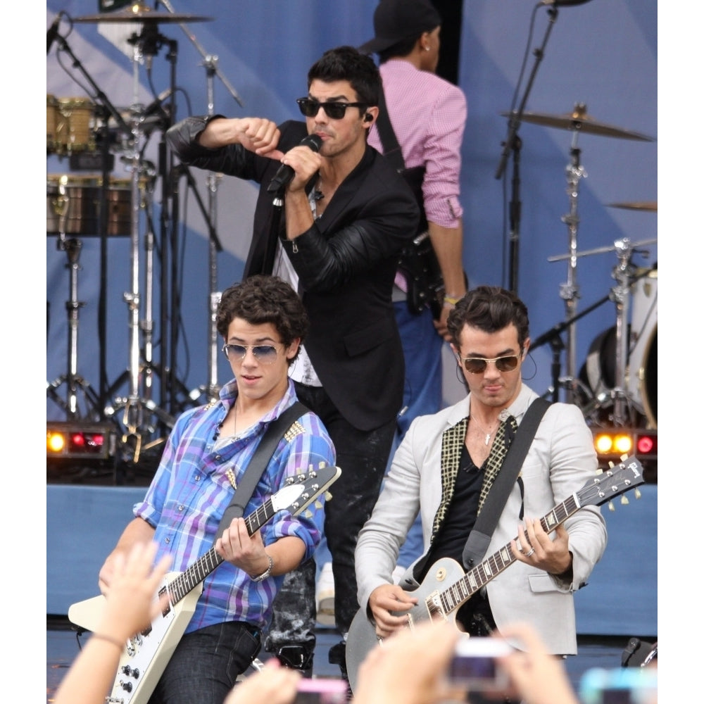 Nick Jonas Joe Jonas Kevin Jonas On Stage For Good Morning America Gma Concert Series With The Image 1