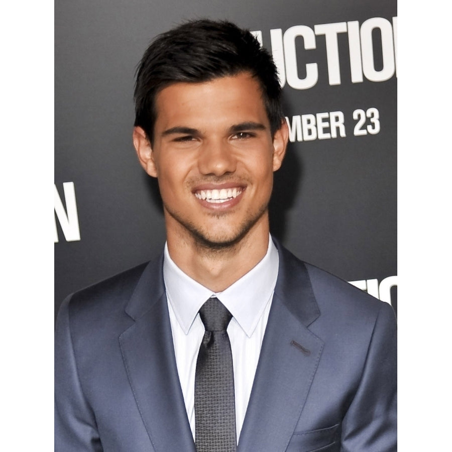 Taylor Lautner At Arrivals For Abduction Premiere GraumanS Chinese Theatre York Ny September 15 2011. Photo By Image 1