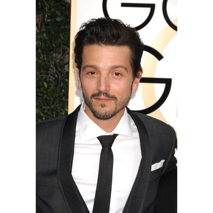 Diego Luna At Arrivals For 74Th Annual Golden Globe Awards 2017 - Arrivals 2 The Beverly Hilton Hotel Beverly Hills Image 1