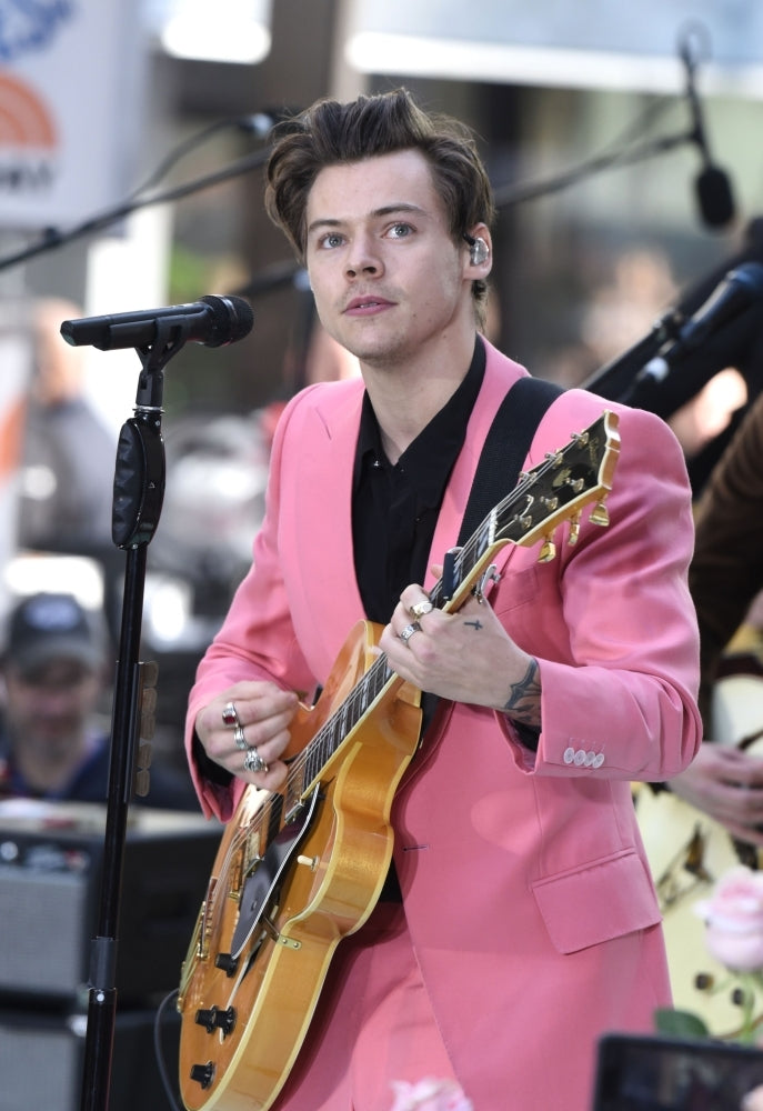 On Stage For Nbc Today Show Concert With Harry Styles Rockefeller Plaza York Ny May 9 2017. Photo By Derek Image 1