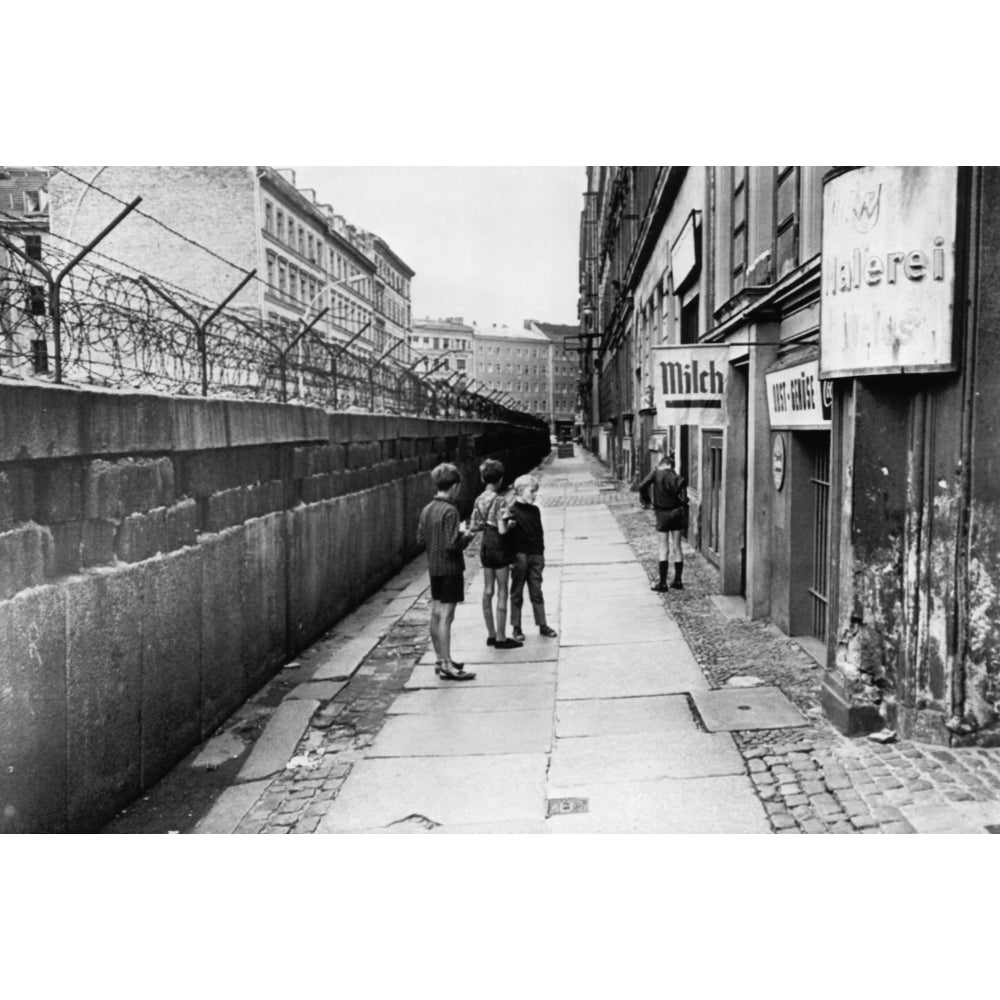 The Berlin Wall History Image 2