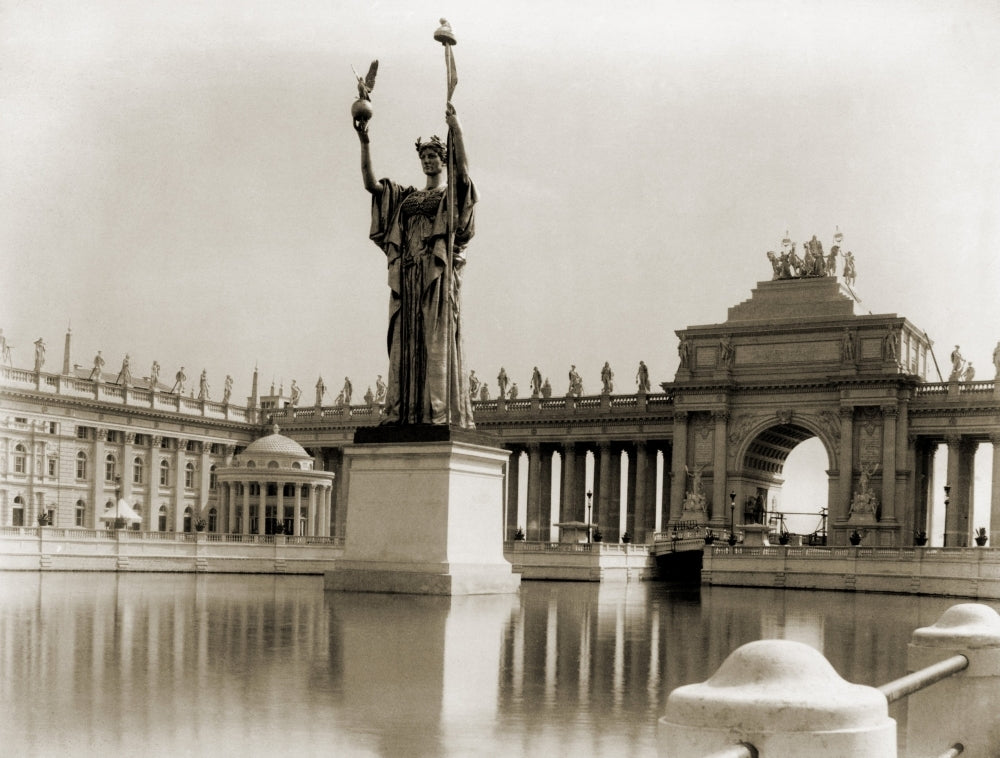 Daniel Chester FrenchS Statue Of The Republic In Basin At The WorldS Columbian Exposition History Image 1