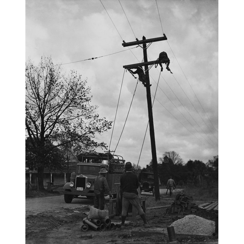 Developing Tva Electric Transmission Lines As Part Of Franklin RooseveltS Deal Rural Image 1