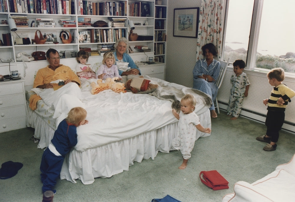 Vice President And Barbara Bush Surrounded By Their Grandchildren In Their Bedroom At Their Summer Home In Kennebunkport Image 1