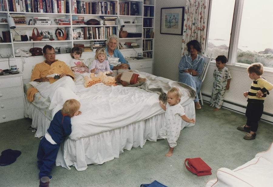 Vice President And Barbara Bush Surrounded By Their Grandchildren In Their Bedroom At Their Summer Home In Kennebunkport Image 1