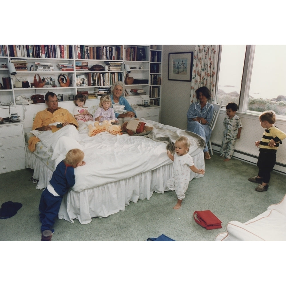 Vice President And Barbara Bush Surrounded By Their Grandchildren In Their Bedroom At Their Summer Home In Kennebunkport Image 2