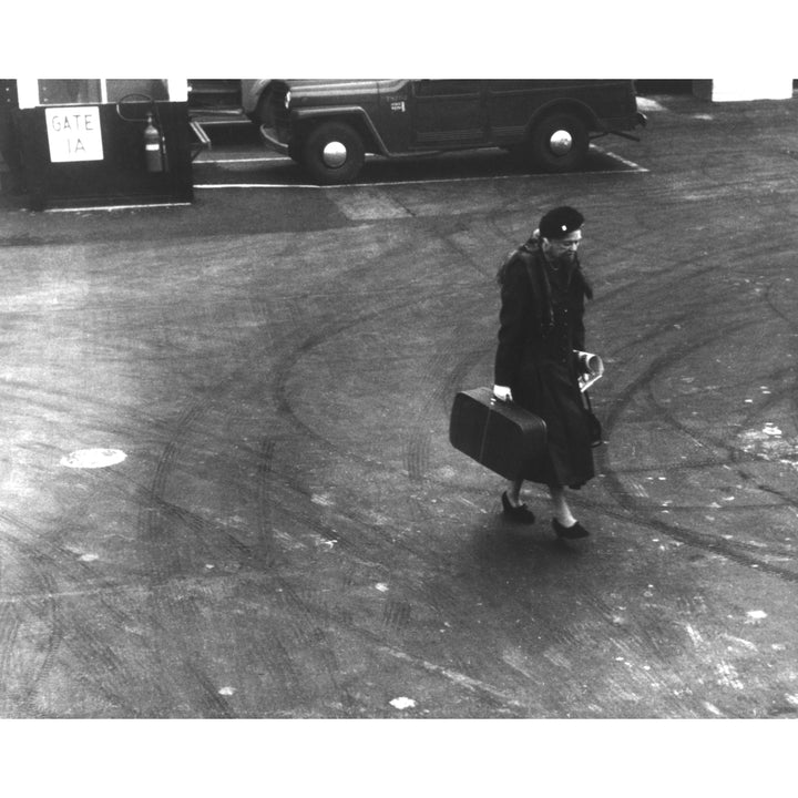 Eleanor Roosevelt Carrying Her Suitcase At Laguardia Airport History Image 1