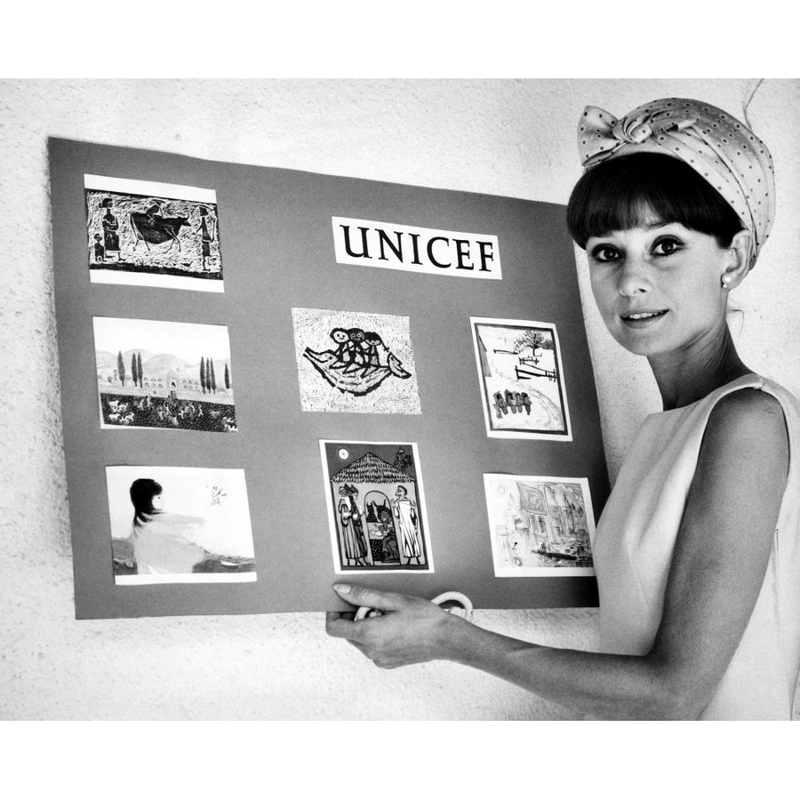 Audrey Hepburn Officially Lauches The 15Th Anniversary Unicef Greeting Card Campaign In Madrid Spain. August 15 1964. Image 1