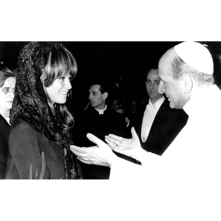 Claudia Cardinale Meets Pope Paul Vi At The Vatican History Image 2