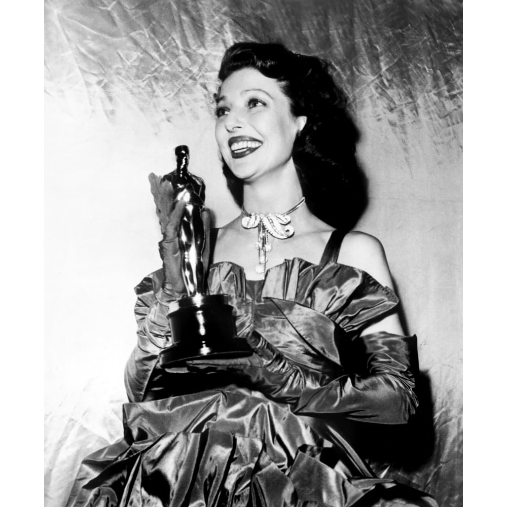 Loretta Young With Her Academy Award For FarmerS Daughter 3/20/48 Photo Print Image 1