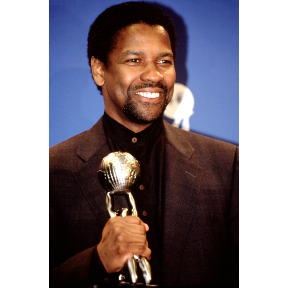 Denzel Washington With His Naacp Image Award March 2000 Celebrity Image 2