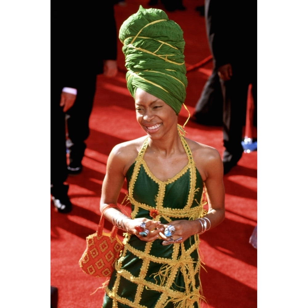 Erykah Badu Arriving At The Academy Awards March 2000 Celebrity Image 2