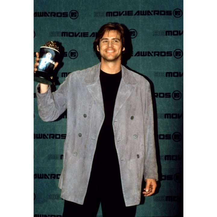 Jim Carrey Holds His Mtv Movie Award Trophy 6198 Celebrity Image 2