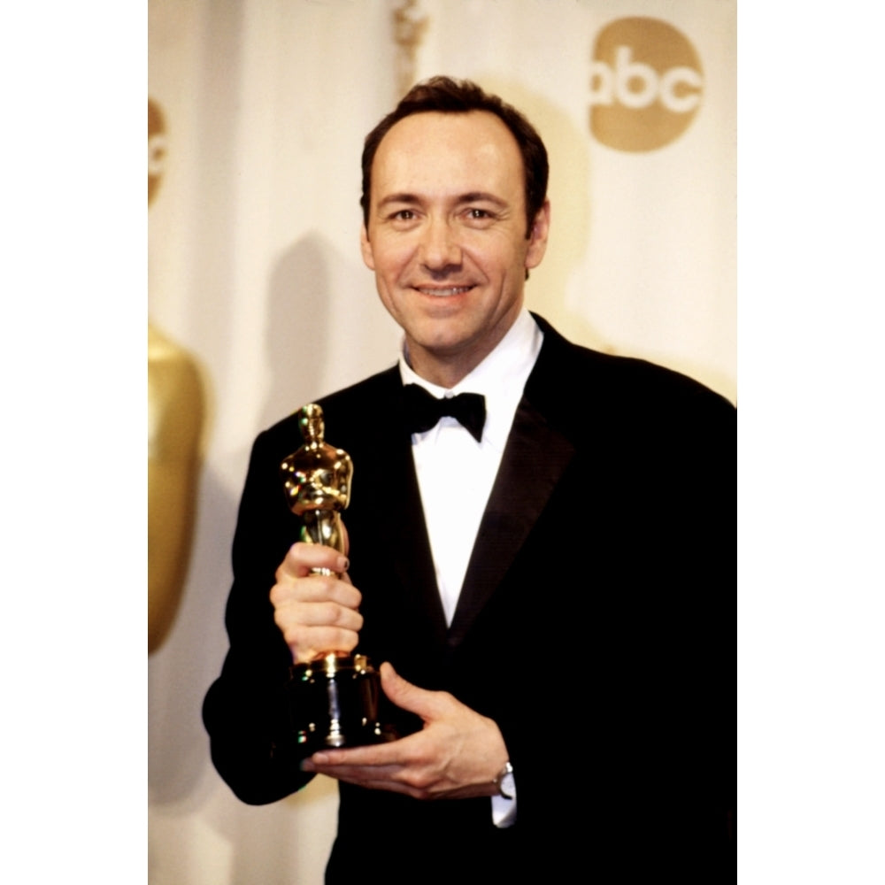 Kevin Spacey With His Academy Award For American Beauty March 2000 Celebrity Image 1