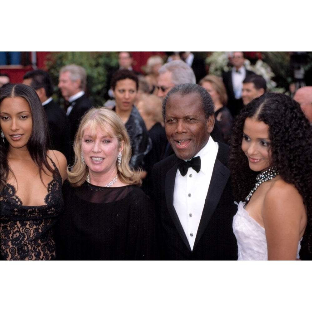 Sidney Poitier With Daughter Anika Wife Joanna Shimkus Daughter Sydney At The Academy Awards 3242002 La Image 2