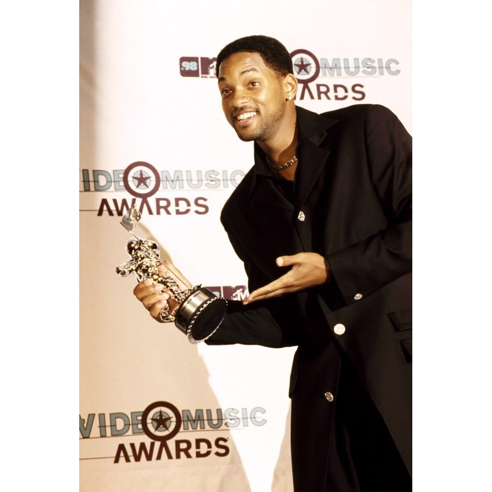 Will Smith With His Mtv Video Music Award 1998 Photo By Robert Hepler Celebrity Image 1