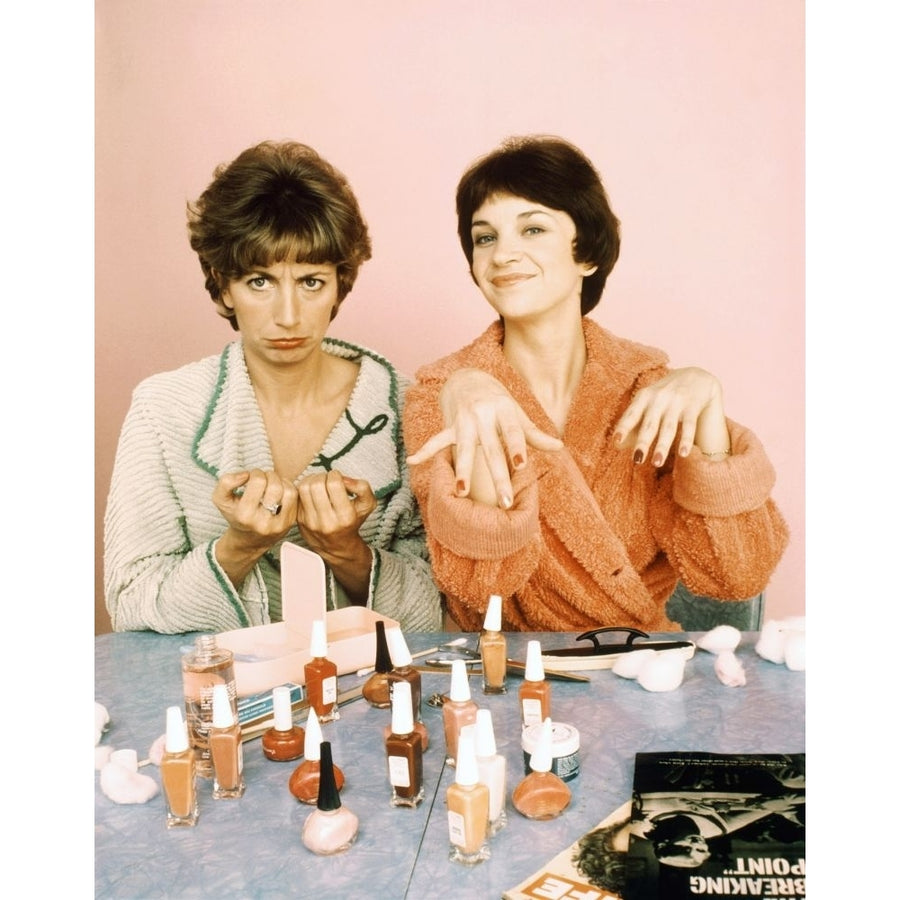 Laverne and Shirley From Left: Penny Marshall Cindy Williams 1976-83 Poster Print Image 1