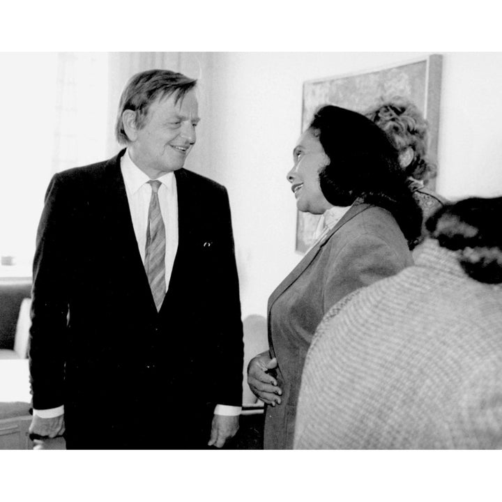 Coretta Scott King talking with Swedish Prime Minister Olof Palme Photo Print Image 1