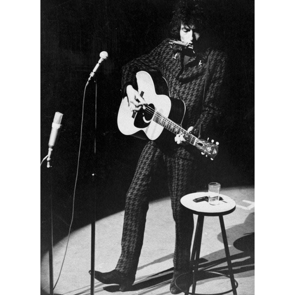 Bob Dylan performing on stage Photo Print Image 2