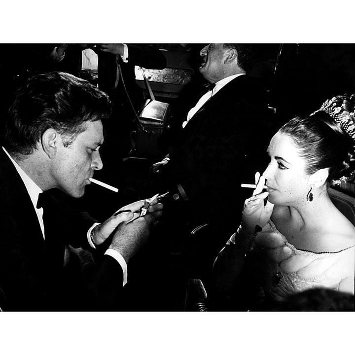 Elizabeth Taylor and Richard Burton smoking Photo Print Image 1