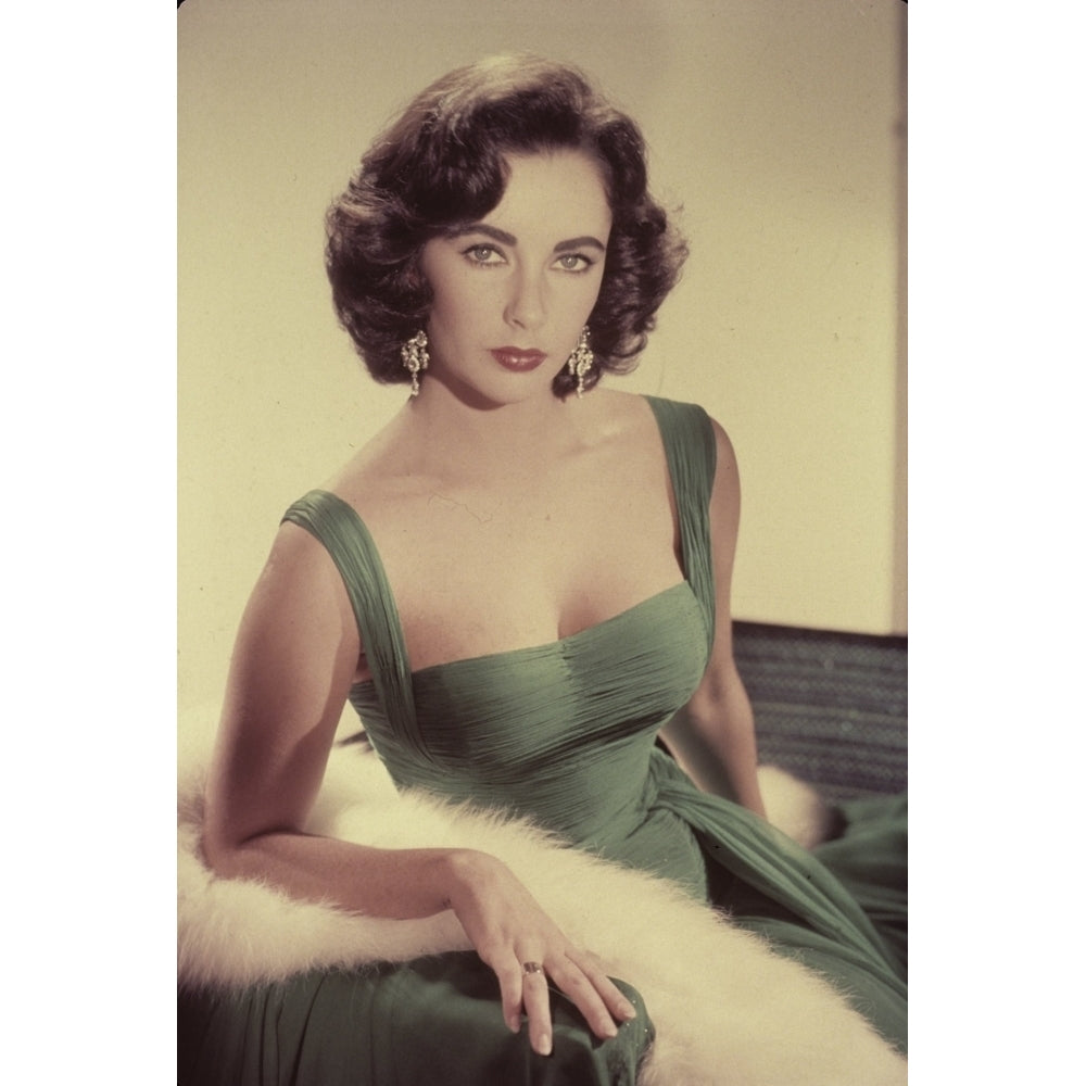 Elizabeth Taylor in a green dress Photo Print Image 2