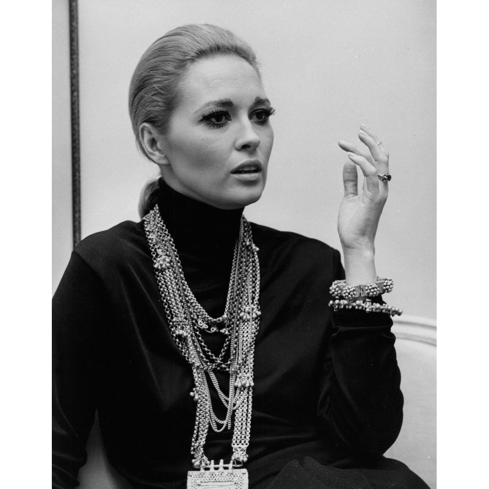 Faye Dunaway wearing a necklace Photo Print Image 2