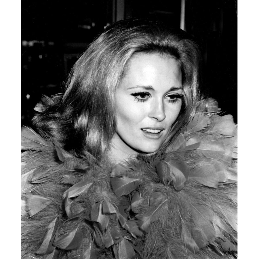 Faye Dunaway wearing feathers Photo Print Image 1