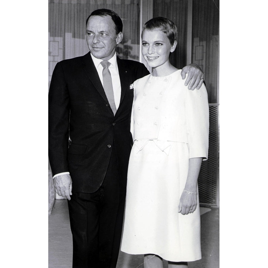 Frank Sinatra and Mia Farrow at their wedding Photo Print Image 1