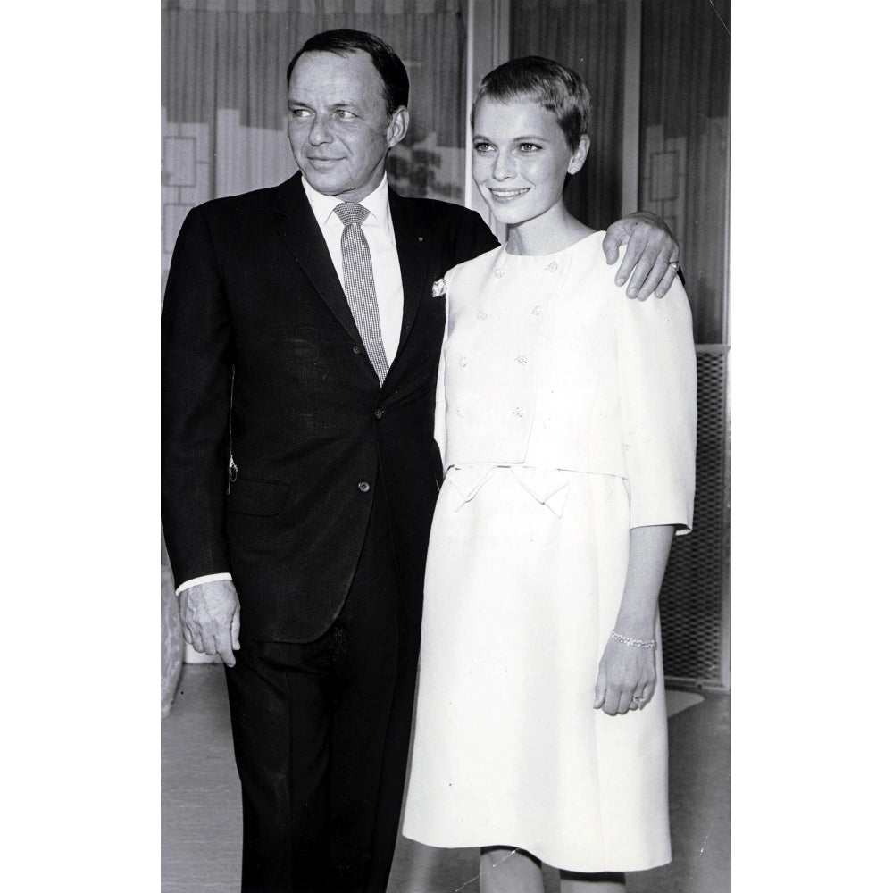 Frank Sinatra and Mia Farrow at their wedding Photo Print Image 2