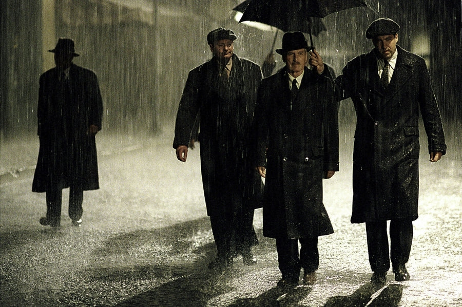 Paul Newman in the rain in Road To Perdition Photo Print Image 1